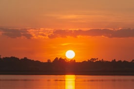 sunset-lake-beautiful-sunset-clouds-lake-landscape-background-dramatic-sky-with-cloud-sunset